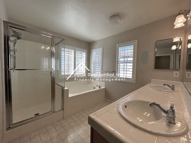 Building Photo - 9196 Cortina Cir