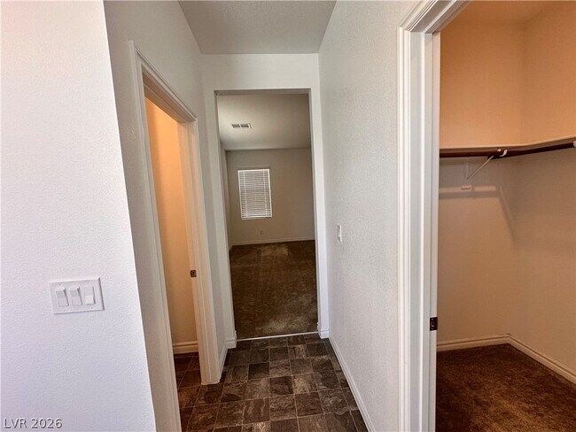 Building Photo - 4487 Sawyer Rdg St