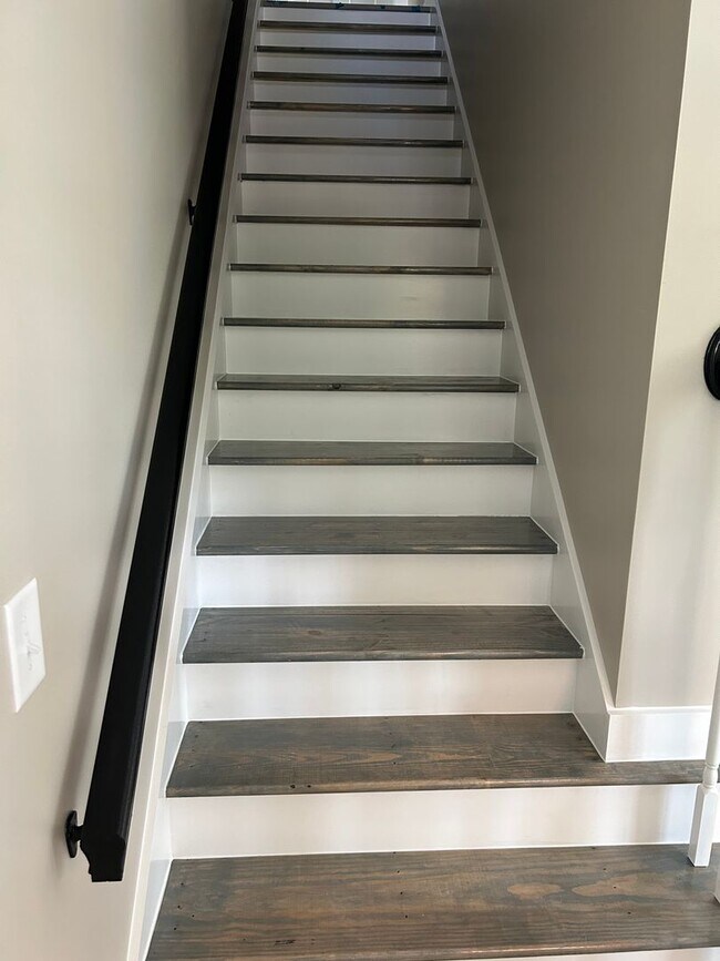 Building Photo - For Rent: Like New 3-Bedroom 2.5 Bath Home...