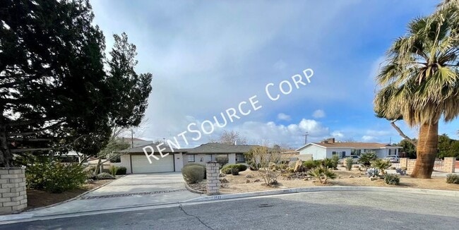 Primary Photo - 1022 W Lancaster Blvd