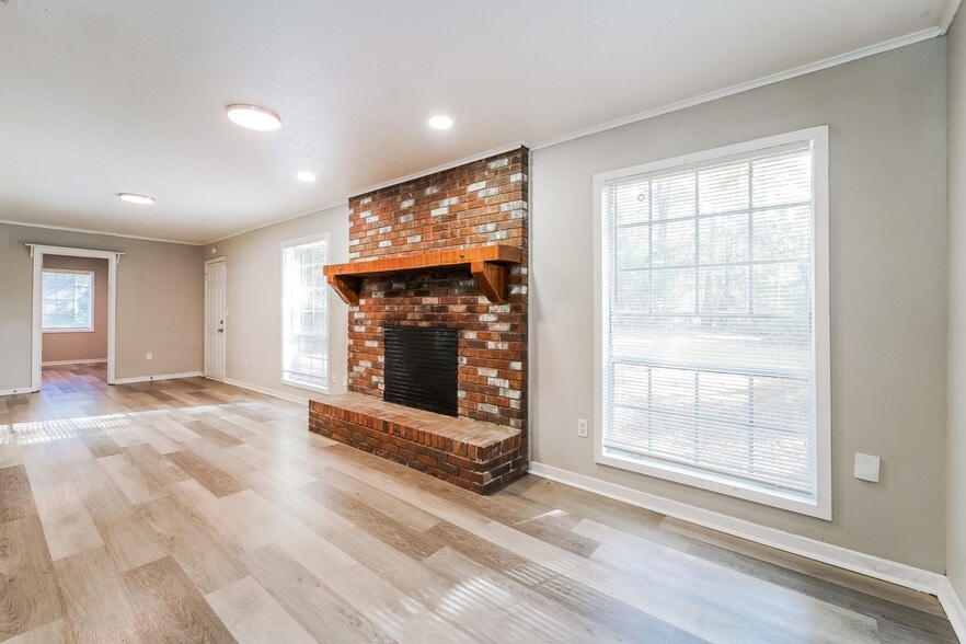 Building Photo - 3180 Benson Dr