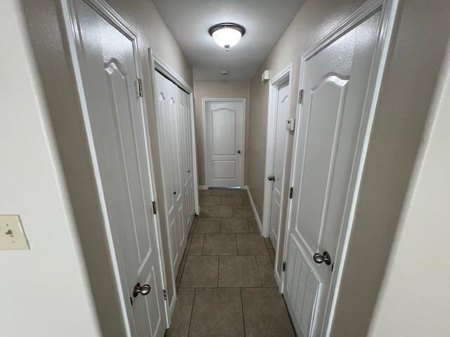 Building Photo - 2720 Camelot Dr