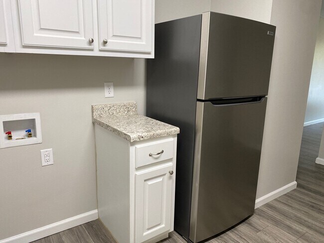 Building Photo - 19 Foxboro Cv