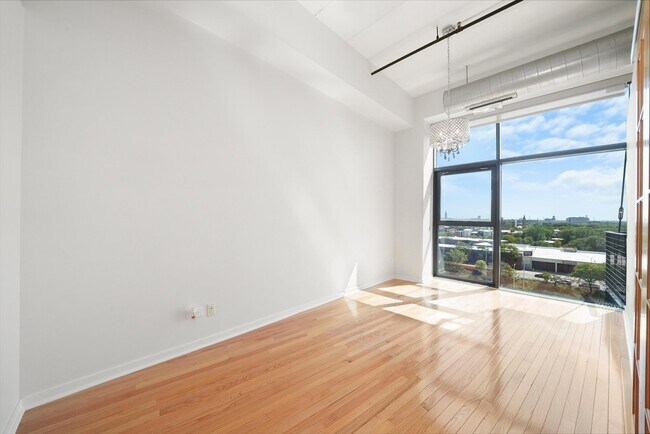 Building Photo - 1224 W Van Buren St