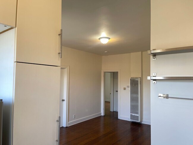 Building Photo - KENWOOD