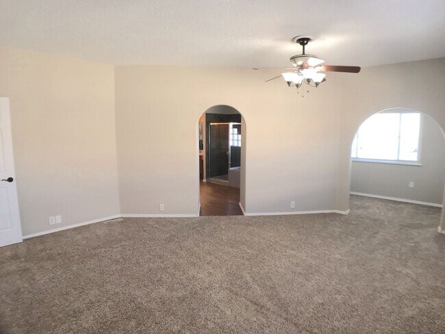 Building Photo - Stunning 4 bedroom in La Cueva area. Spacious layout. Refrigerated air! Extra Space!