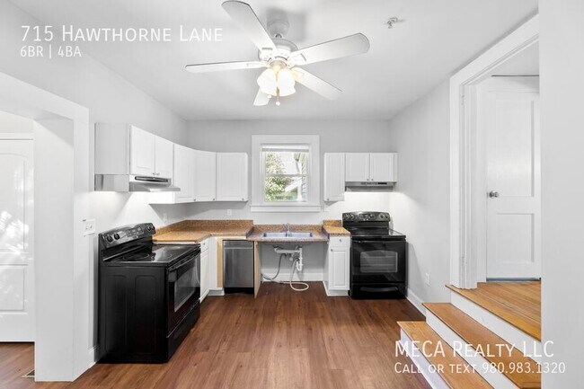 Building Photo - 715 Hawthorne Ln