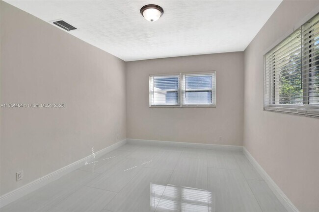 Building Photo - 100 N Hibiscus Ct