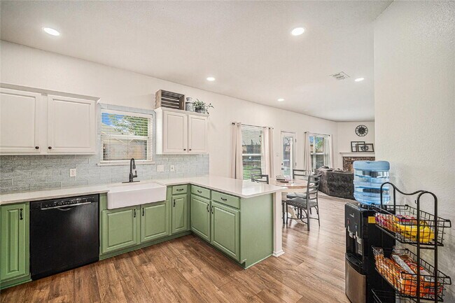 Building Photo - "Spacious 5-bedroom Corner Lot Home with Dual Living Areas, Office & Resort-Style Community Ameni...