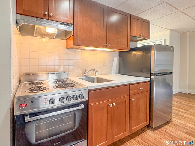 Building Photo - 14 Post Rd E