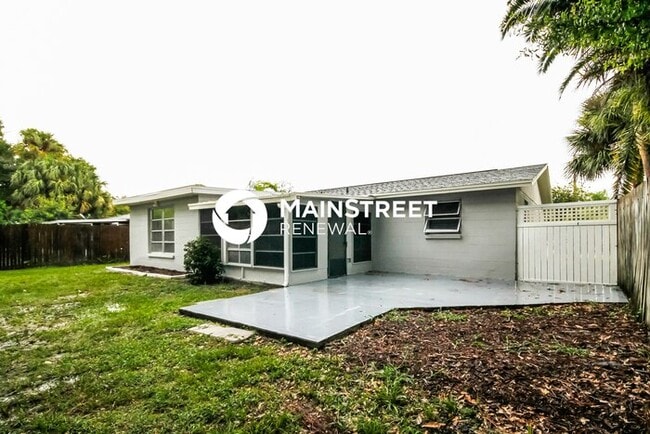 Building Photo - 3 Bedroom Pet-Friendly Home in Port Richey, FL with Main Street Renewal