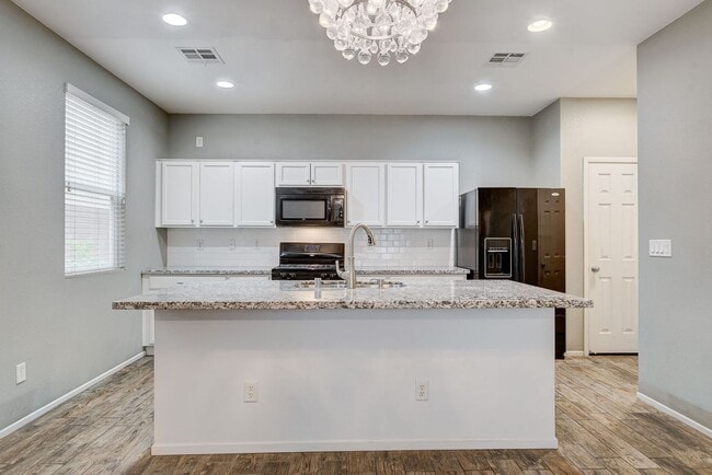 Building Photo - Beautiful 3 Bedroom in Gated Community!