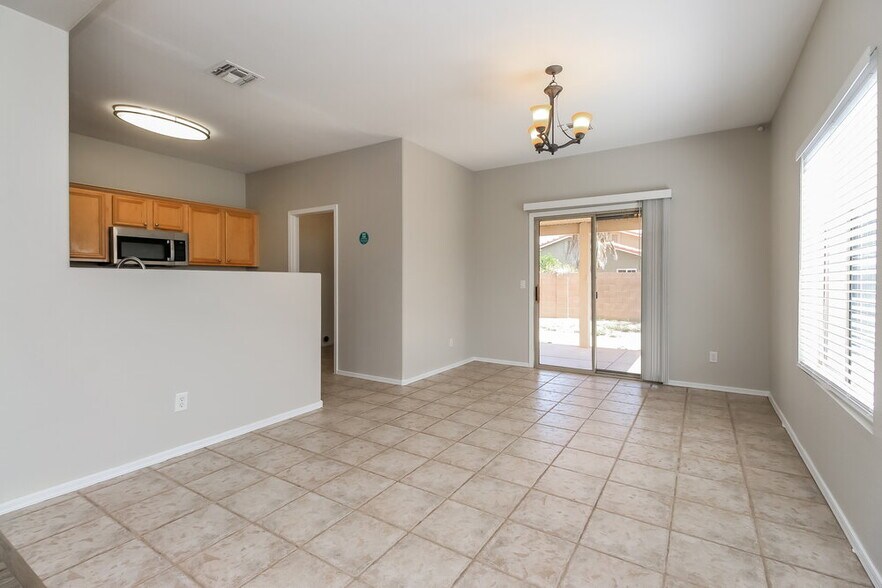 Building Photo - 751 E Horizon Heights Dr