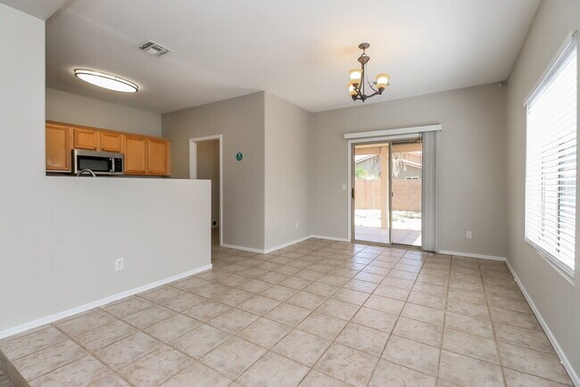 Building Photo - 751 E Horizon Heights Dr