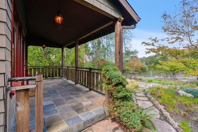 Building Photo - 385 Moraga Ave