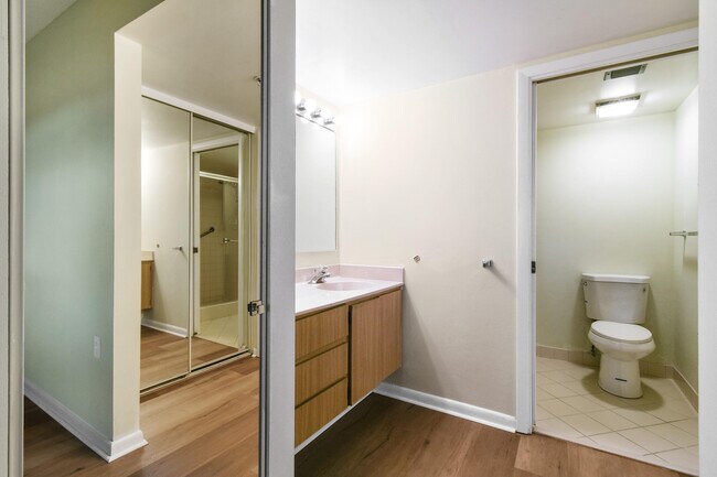 Building Photo - 1701 Marina Isle Way