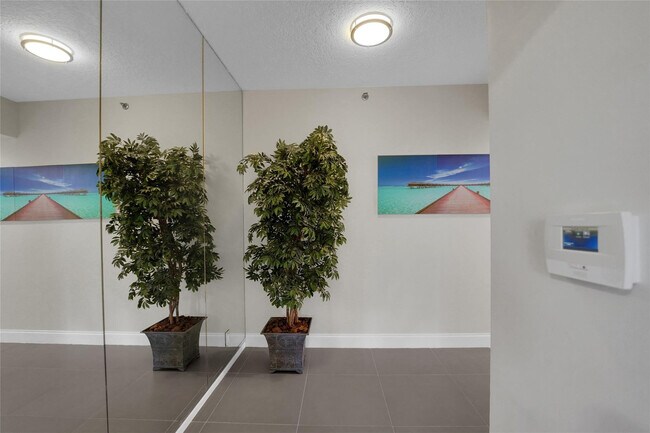 Building Photo - 4108 W Palm Aire Dr