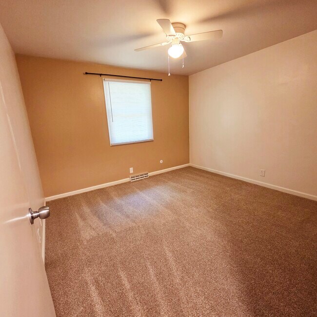 Bedroom 2 - 5205 N Montclair Ave