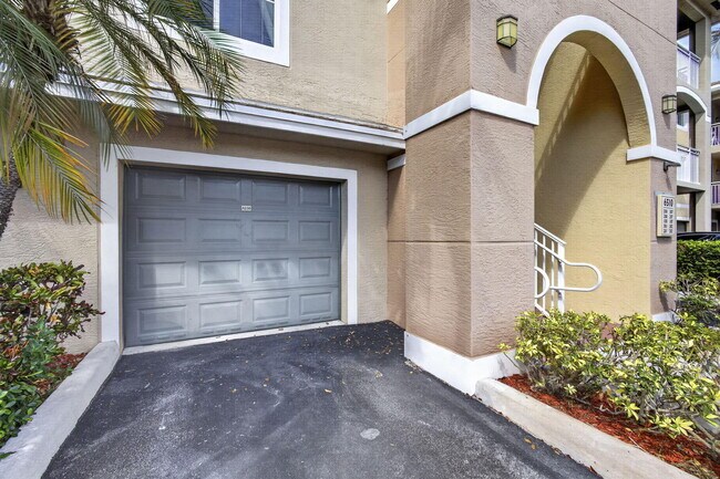 Building Photo - 6510 Emerald Dunes Dr