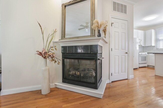 Building Photo - 319 W 2nd Ave