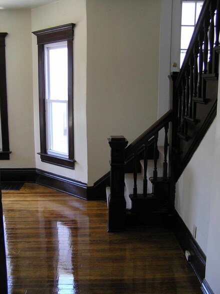 Building Photo - 246 E State St