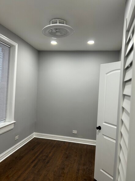 Building Photo - 3145 W 42nd St