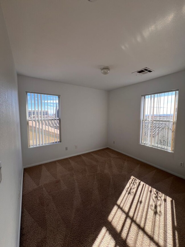 Building Photo - Great 3 Bedroom home in Summerlin area Cha...