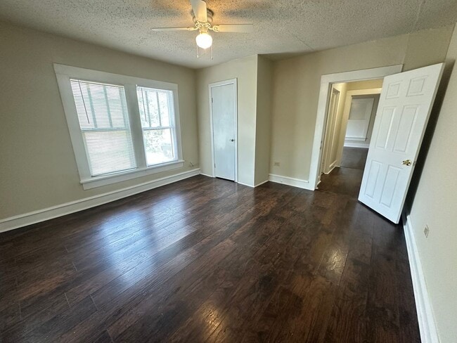 Building Photo - 2112 McKenzie Ave