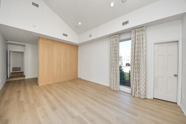 Building Photo - 10743 Boardwalk St