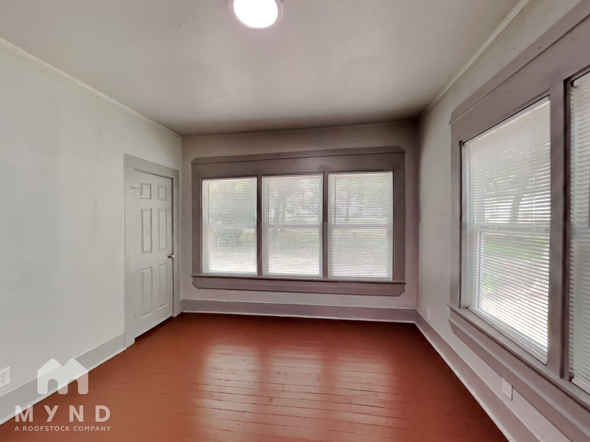 Building Photo - 114 S Lamar St