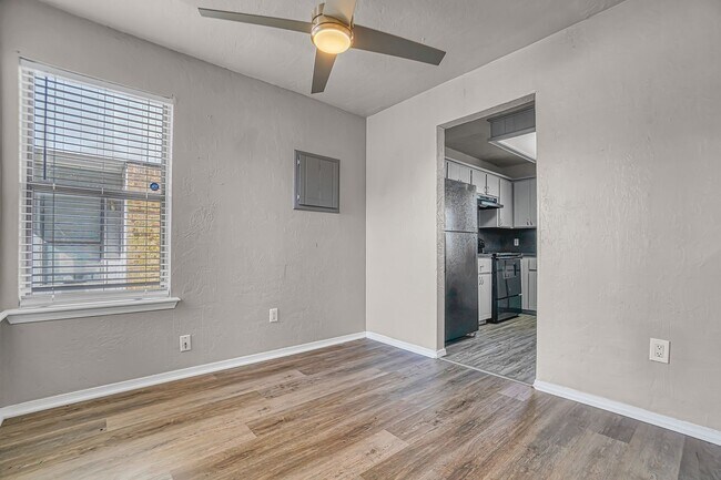 Building Photo - 4028 NW Ozmun Ave