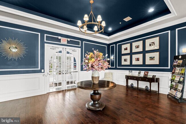 Building Photo - 2022 Crescent Wy