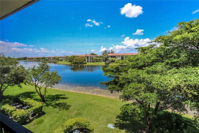 Building Photo - 850 SW 138th Ave