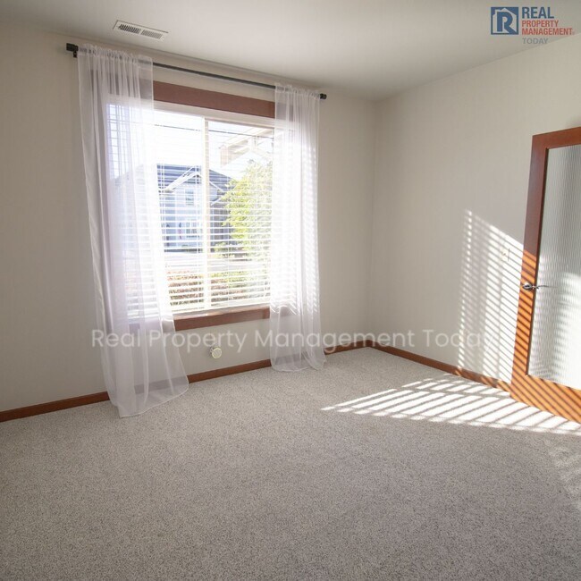 Building Photo - 4 Bedroom House in Puyallup! (Virtual Tour Available)