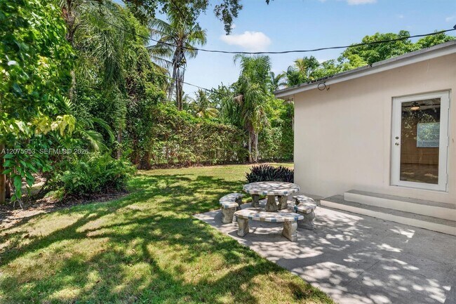 Building Photo - 6629 SW 65th St