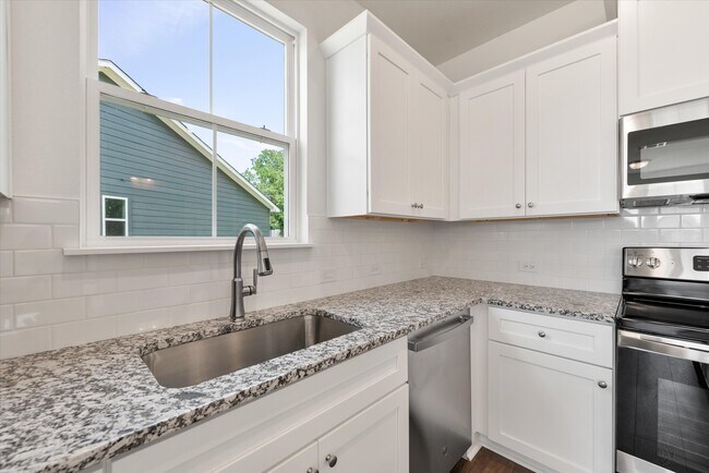 Building Photo - 1209 Chestnut Ct