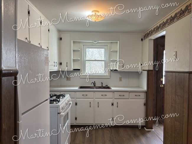 Building Photo - 1844 S Beacon Ave