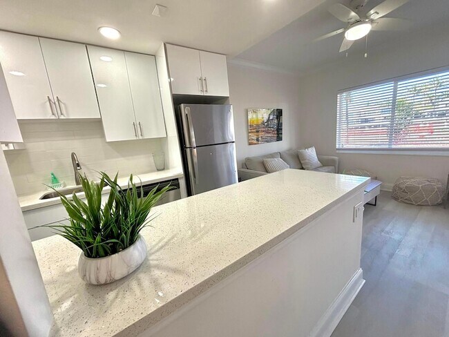 Building Photo - 1035 Spanish River Rd