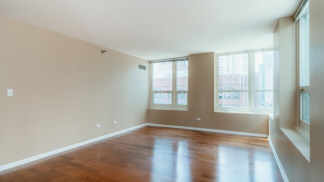 Building Photo - 345 N La Salle Dr