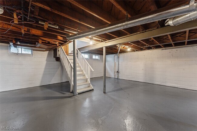 Building Photo - 866 E 209th St