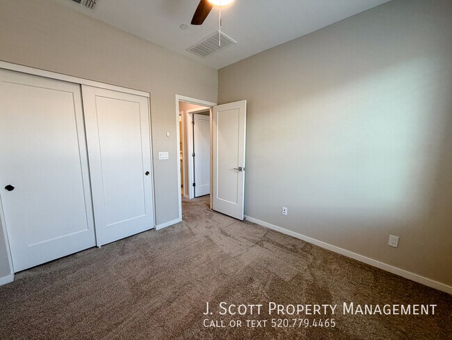 Building Photo - 4604 S Park Grove St