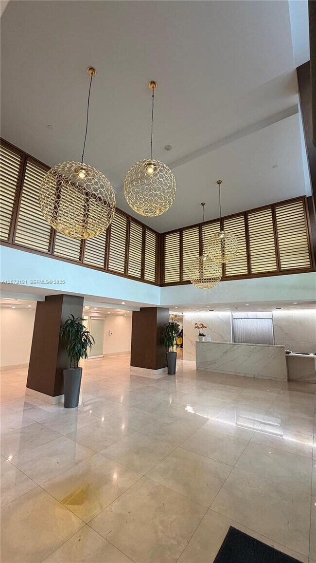 Building Photo - 540 Brickell Key Dr
