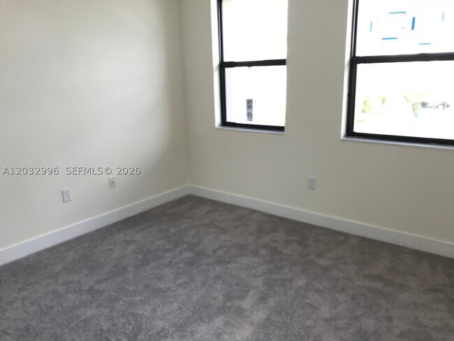 Building Photo - 8102 NW 105th Ct
