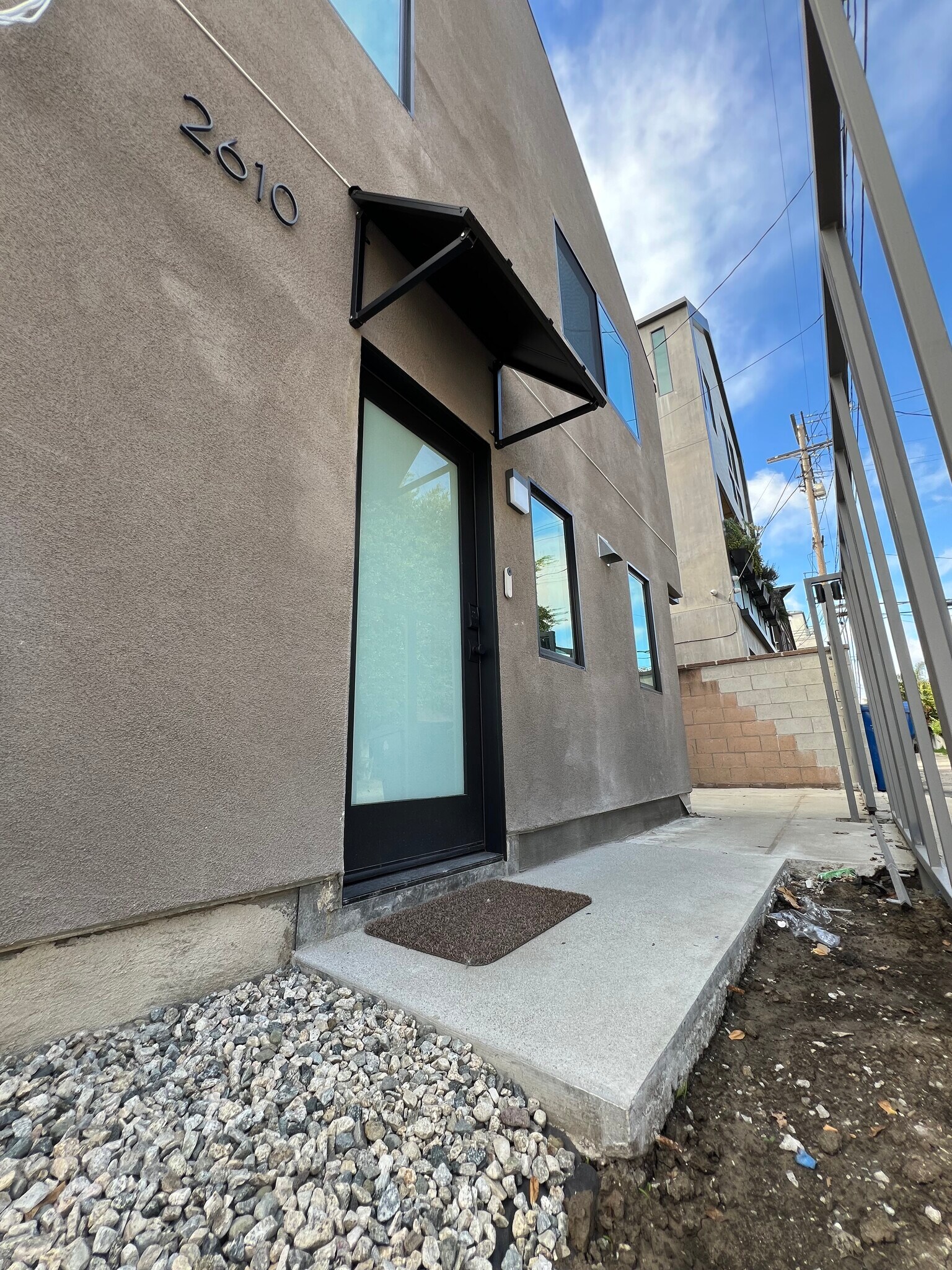 Building Photo - 2610 S Barrington Ave
