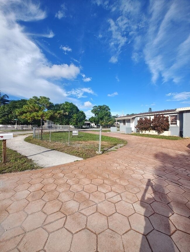 Building Photo - 12325 NW 19th Ave