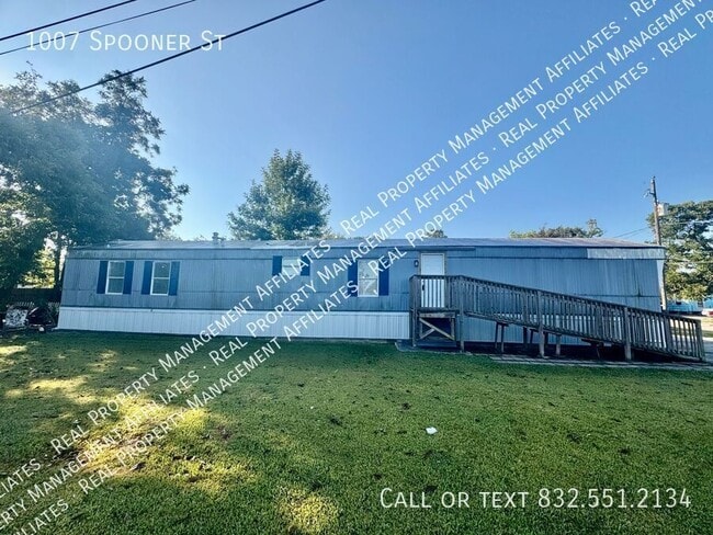 Primary Photo - 1007 Spooner St