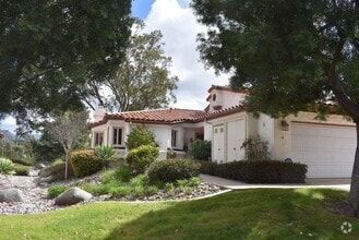 Building Photo - 2 Bedroom 2 Bath Single Story Golf Course ...