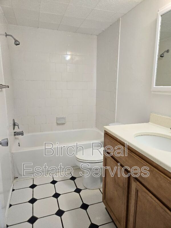 Building Photo - 4352 Shoreline Dr