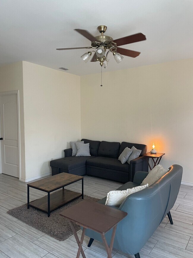Building Photo - Brand New 1 Bedroom / 1 Bathroom Apartments in Lindale!