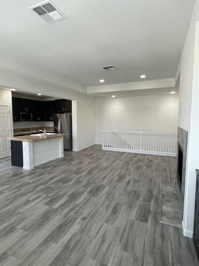 Building Photo - Move-In Ready Damonte Ranch Townhome